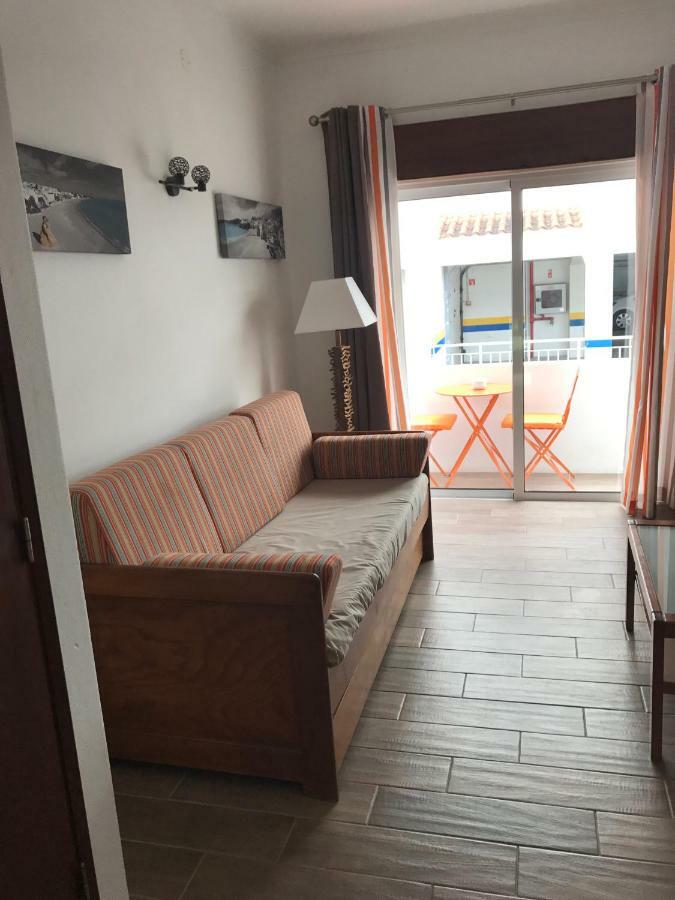 Zesty Orange By Ithouse Apartment